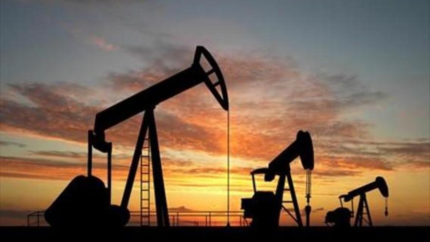 El petróleo cae por debajo de los 28 dólares