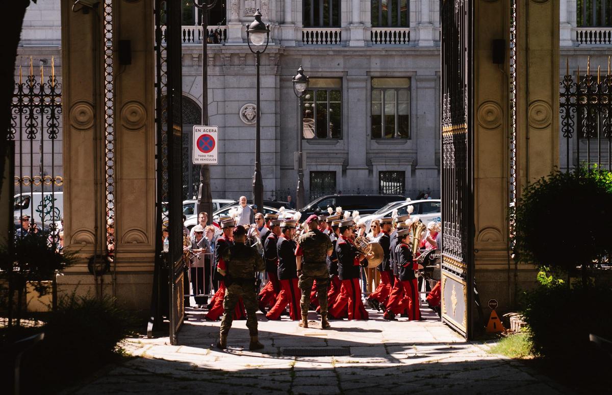 La unidad de Música, a su paso por la calle Alcalá.