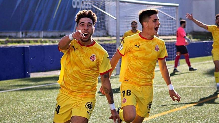 Monjonell i Pau Víctor celebrant el primer gol.