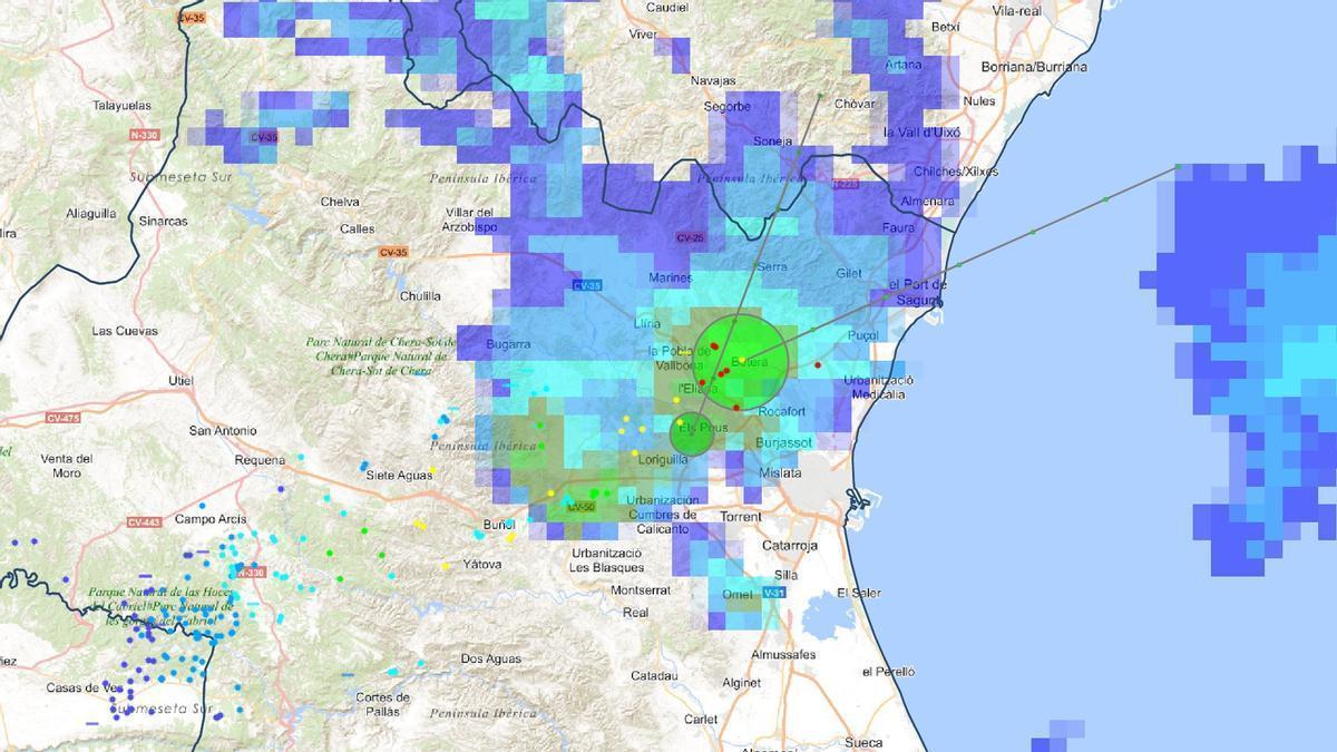 Frente de tormentas recorriendo el norte de la provincia de Valencia.