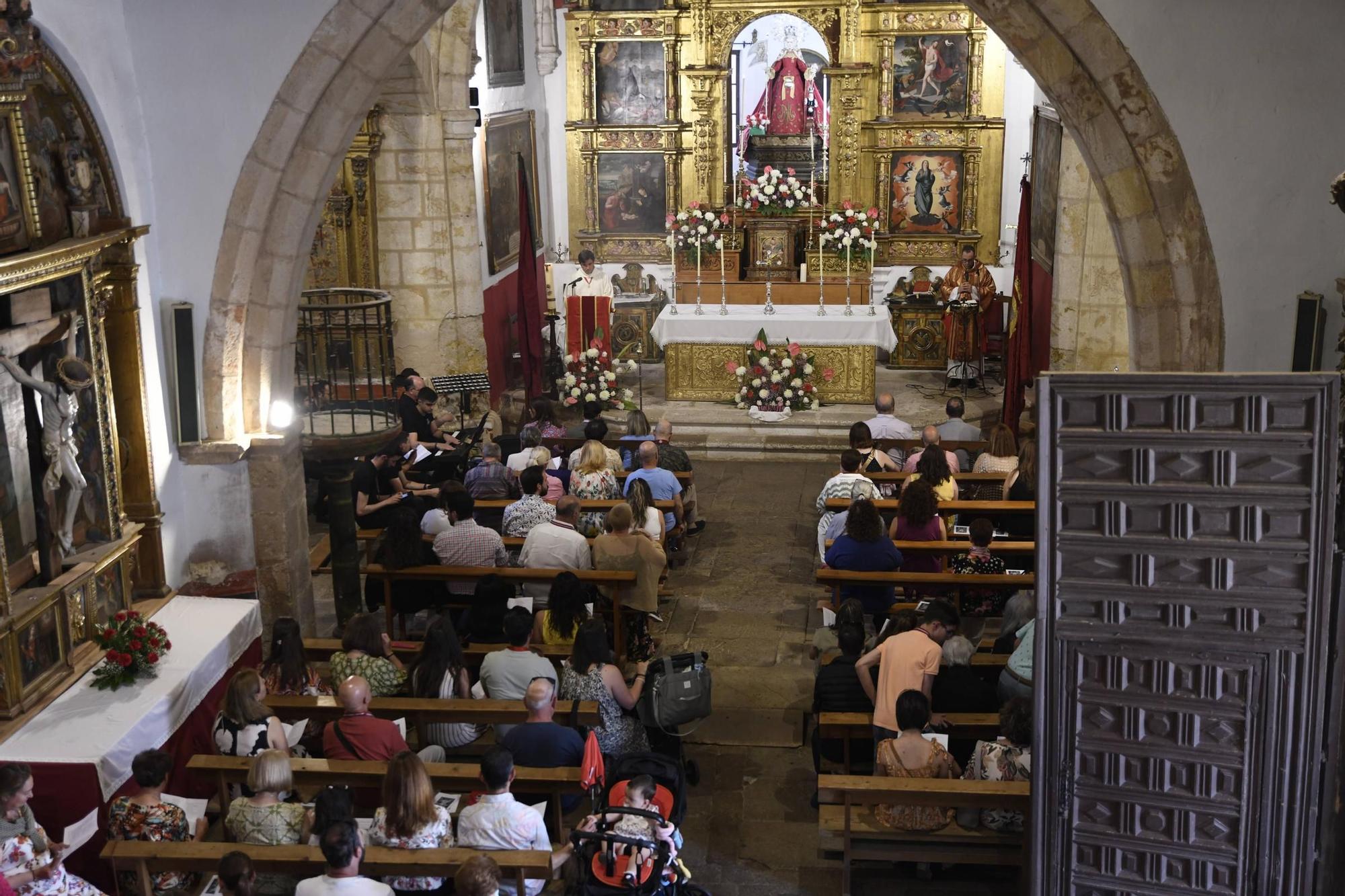 Entrada de 35 personas en la Cofradía de La Virgen de la Concha.