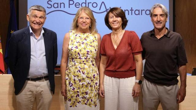 Firma del convenio de colaboración con la entidad benéfica.  | L.O.