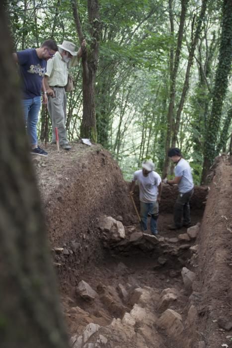 Primera excavación el castro de Alava, en Salas