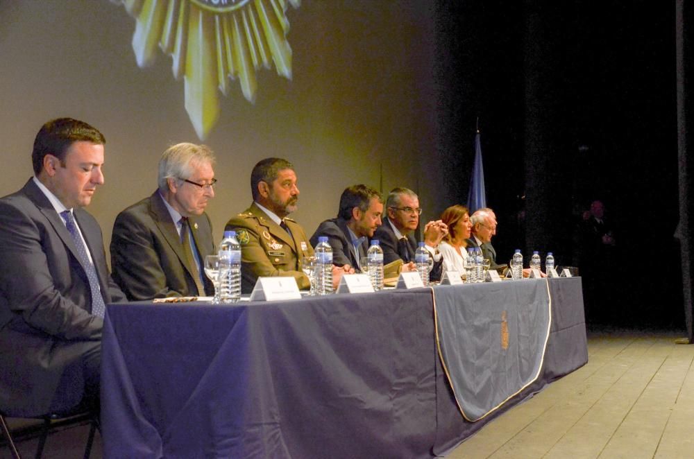 El acto institucional, en el Teatro Colón, ha sido presidido por el Delegado del Gobierno en Galicia.