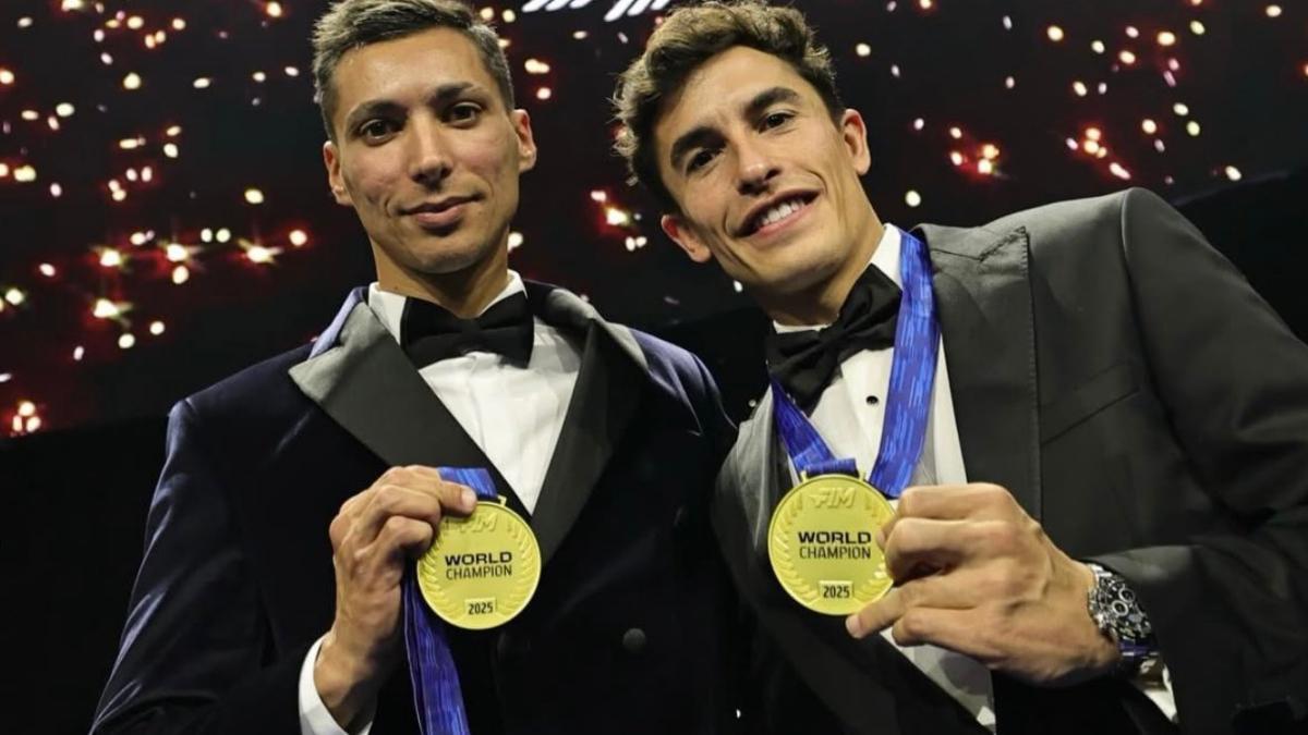 Toprak y Márquez, en la gala de la FIM, como campeones de Superbikes y MotoGP, respectivamente