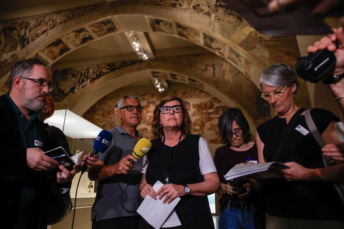 El MNAC insisteix que moure les pintures de Sixena seria com activar "una bomba de rellotgeria" El MNAC insisteix que moure les pintures de Sixena seria com activar "una bomba de rellotgeria"