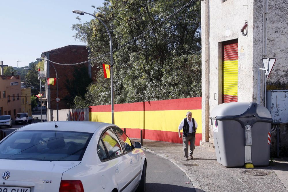 Banderas españolas en Vila-roja (Girona)