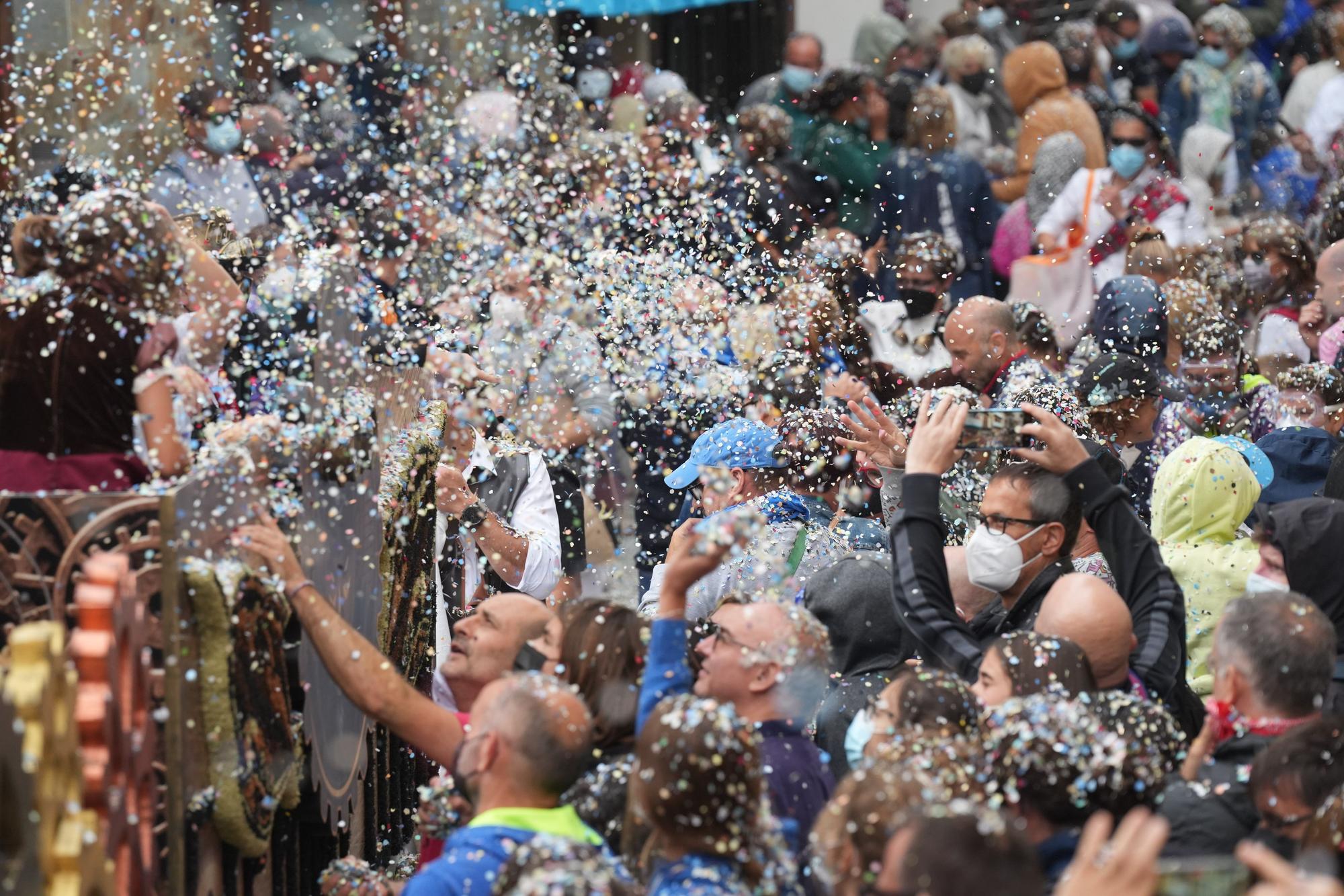 Búscate en el desfile de carrozas y disfraces de l'Anunci de Morella