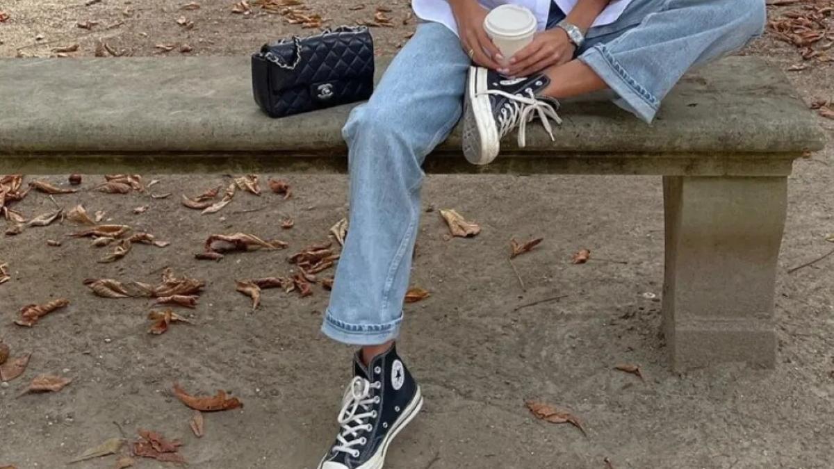 Outfits con jeans shop y converse negras