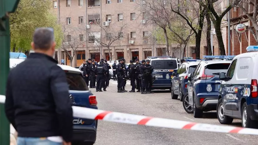 La mujer del vecino apuñalado en Las Moreras: "Me dijo 'me ha dado', y se me cayó al suelo"