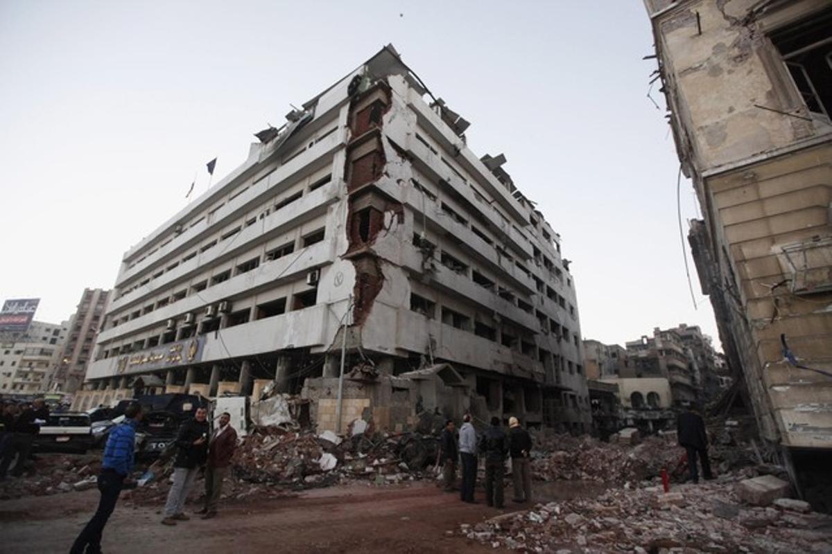 L’edifici de la policia egípcia afectat per l’atemptat