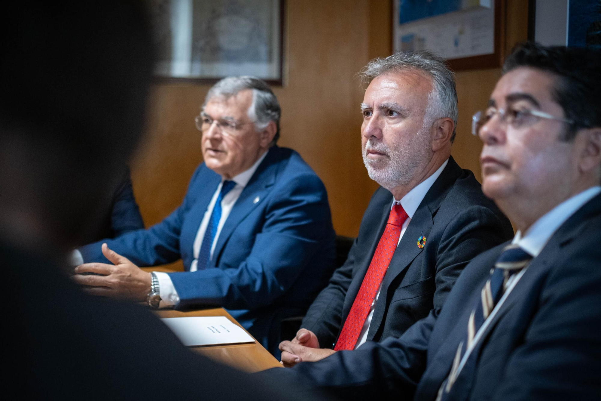 Visita de Ángel Víctor Torres al Puerto de Santa Cruz