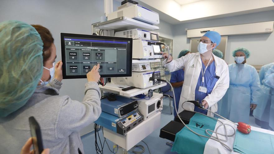 El hospital Reina Sofía prevé incorporar dos quirófanos inteligentes para cirugía colorrectal y torácica
