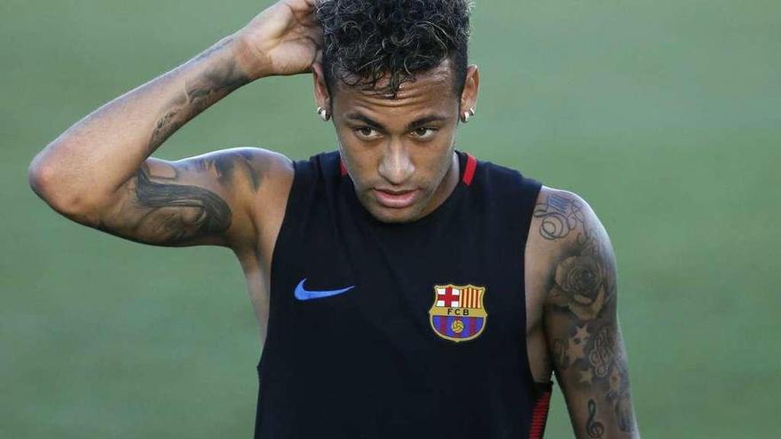 Neymar, durante el entrenamiento del Barcelona en Miami. // Efe