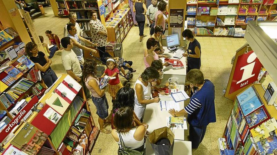 El IMSS de Badajoz destina 23.000 euros a becas para libros y material escolar