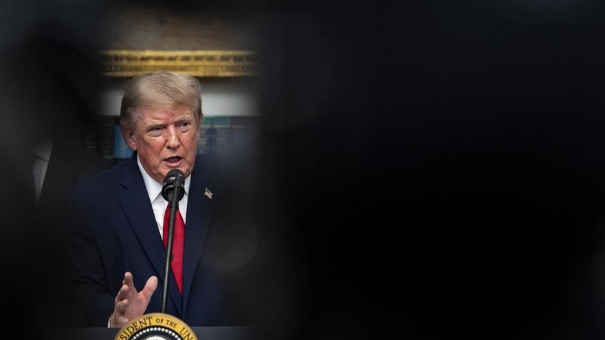 Trump firma il cambio ufficiale del nome del Lago Ontario a Lago America