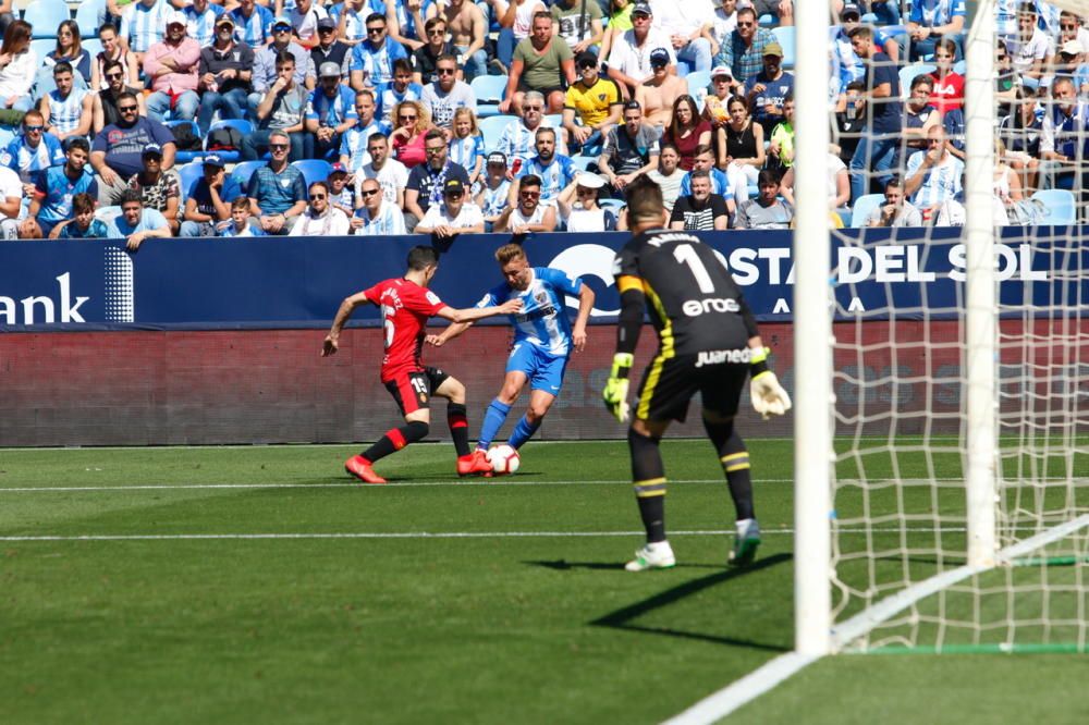 Un tanto de Leo Suárez a cinco minutos del final le da la victoria y los tres puntos al RCD Mallorca en su visita a La Rosaleda, en un duelo de aspirantes al ascenso a Primera División que comenzaban la jornada empatados a puntos.