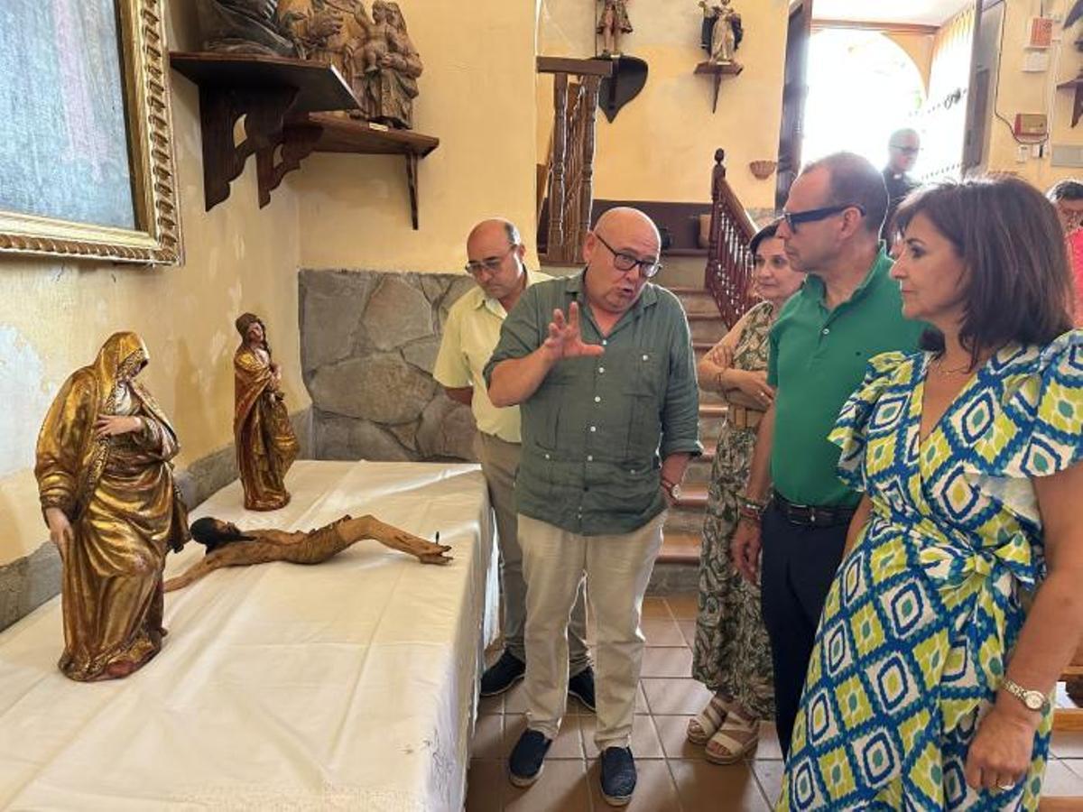 Olvés recupera varias esculturas del retablo mayor de la Iglesia de Santa María tras su restauración.