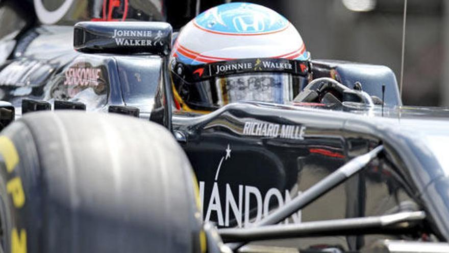 Fernando Alonso, en una parada en boxes en el GP de Alemania.