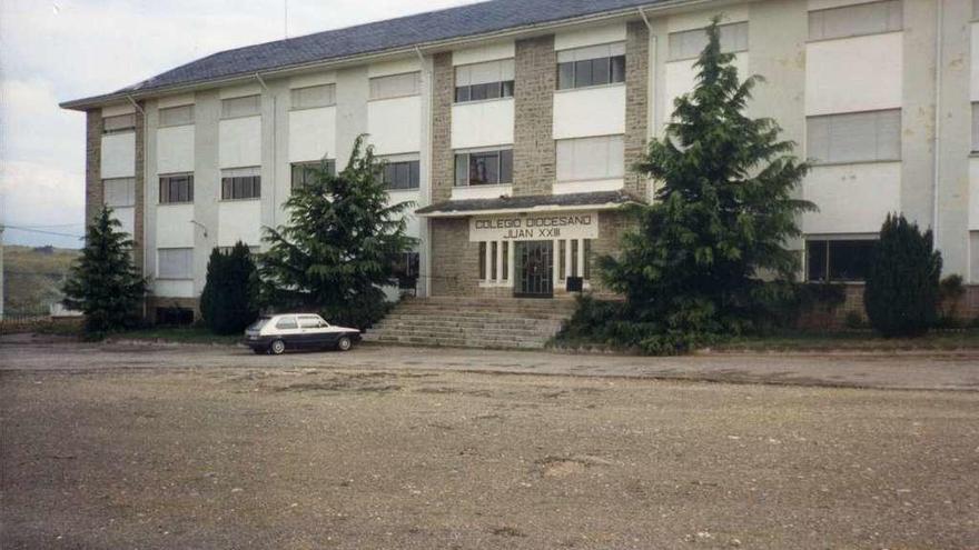 Colegio Juan XXIII de Puebla de Sanabria durante la época que permanecía abierto.
