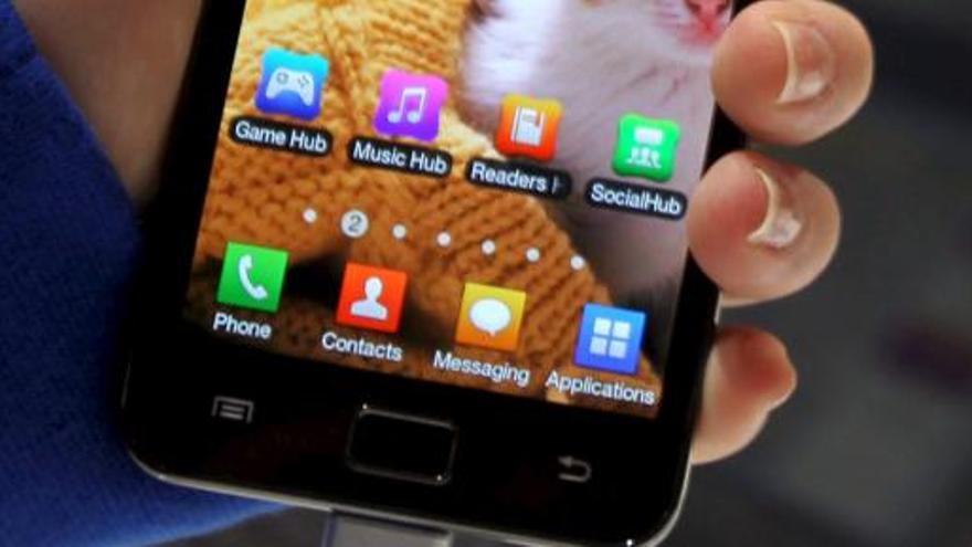 Se puede controlar mediante un smartphone con Android.