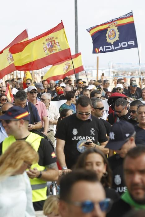 Protesta de Policías y guardias civiles en València