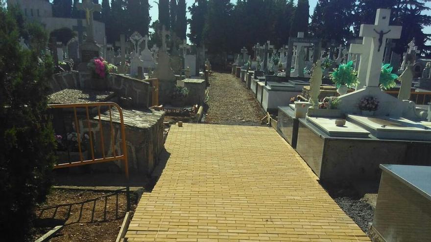 Nuevo adoquinado en el cementerio de Benavente