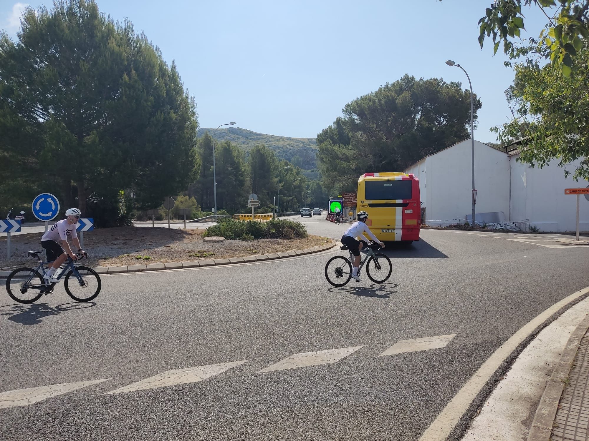 Pollença denuncia el "caos" del primer día de limitaciones de tráfico en Formentor