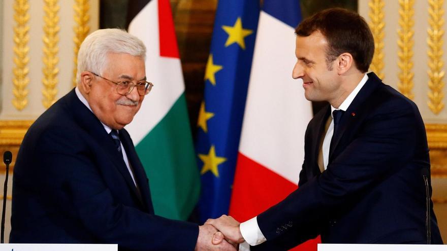 Macron recibe en París a Mahmud Abás para abordar la implementación del alto el fuego en Gaza