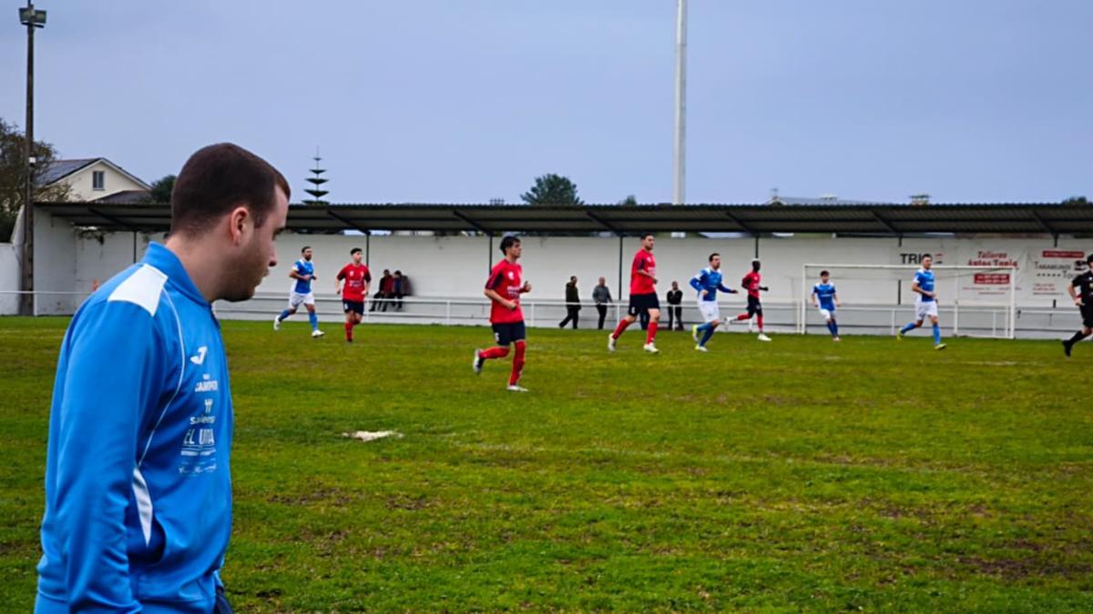 Un instante de partido del Cornellana contra La Caridad.