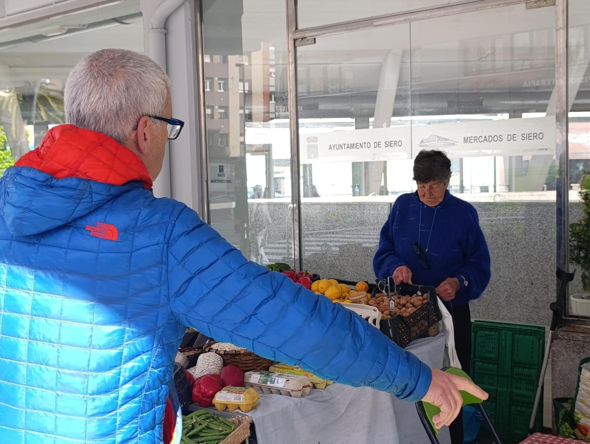 El mercado de alimentación de la Pola pide refugio