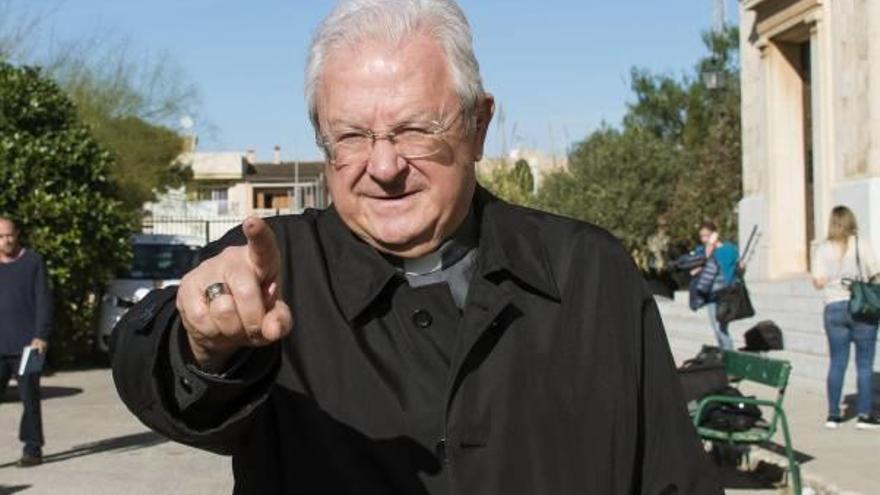 El Papa sustituye al obispo Salinas por su relación sentimental