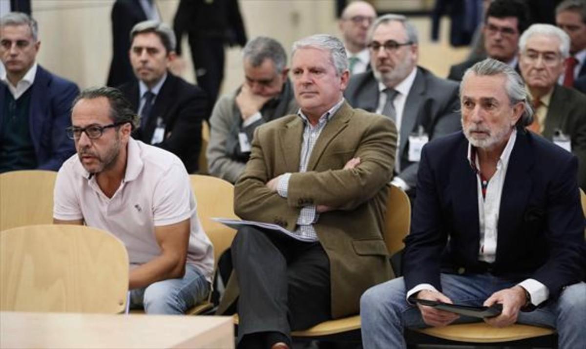 Álvaro Pérez Alonso, 'el Bigotes', Pablo Crespo y Francisco Correa, el lunes en el juicio por la 'Gürtel' valenciana en San Fernando de Henares (Madrid).