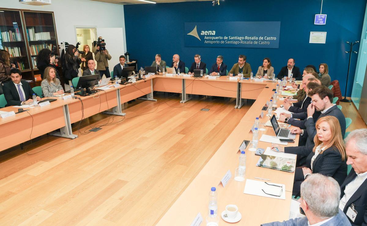 Reunión este martes en Santiago de los representantes de los tres aeropuertos gallegos