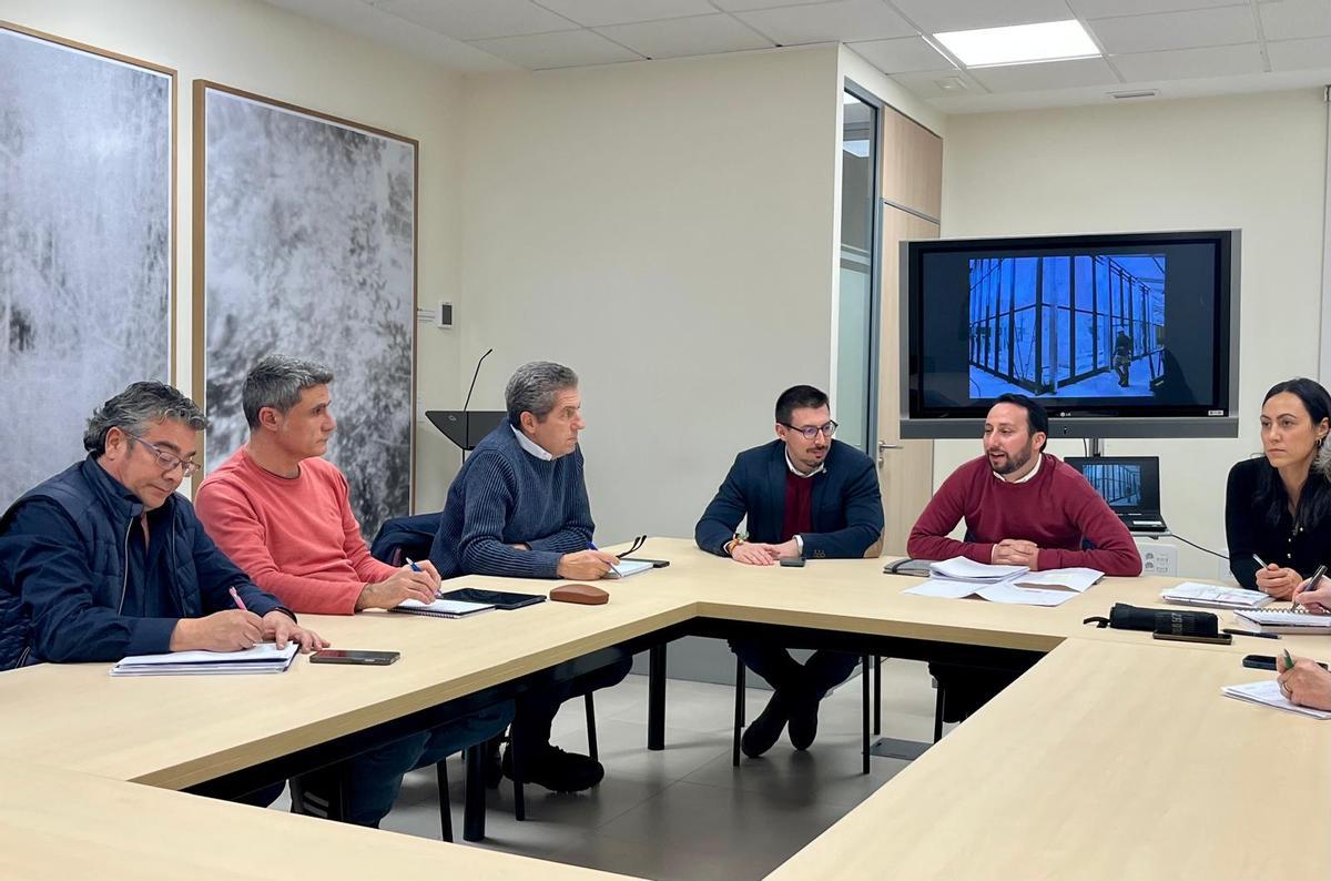 Reunión entre el Ayuntamiento y los vendedores del Mercat Central para dijar el traslado.