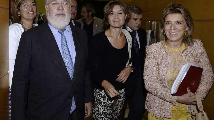 Isabel García Tejerina (c), junto a Miguel Arias Cañete, Milagros Marcos (i) y María José Salgueiro (d).