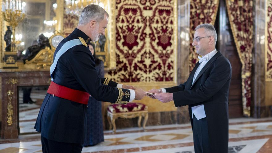 Felipe VI recibe las cartas credenciales de embajadores y no acude al primer acto por la muerte de Franco
