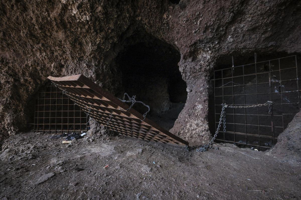 Cuevas de Los Canarios en El Confital