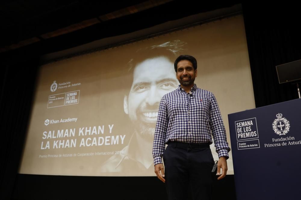 Premios Princesa de Asturias: Salman Khan muestra su método matemático en Gijón