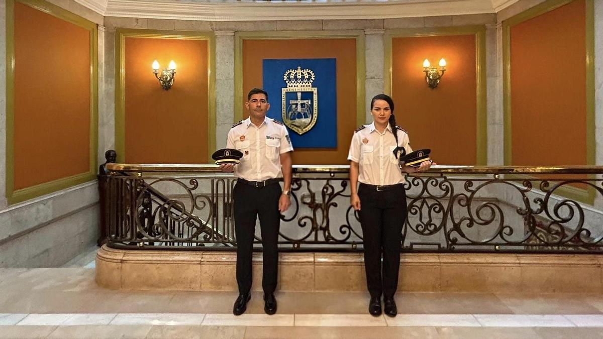 Jacobo Fernández y Débora Torreira tras la toma de posesión.