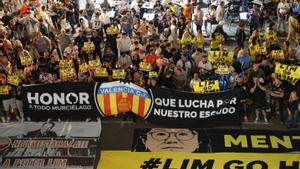 El València, en caiguda lliure; Mestalla, en flames