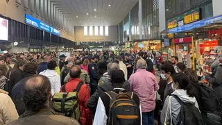 El AVE Madrid-Sevilla intenta salir del caos tras un "sabotaje" que deja de nuevo a miles de pasajeros atrapados