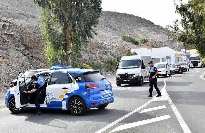 04/02/2020 EL PAJAR. MOGÁN. Caé una rama en la carretera de El Pajar por el viento.   Fotógrafa: YAIZA SOCORRO.  | 04/02/2020 | Fotógrafo: Yaiza Socorro