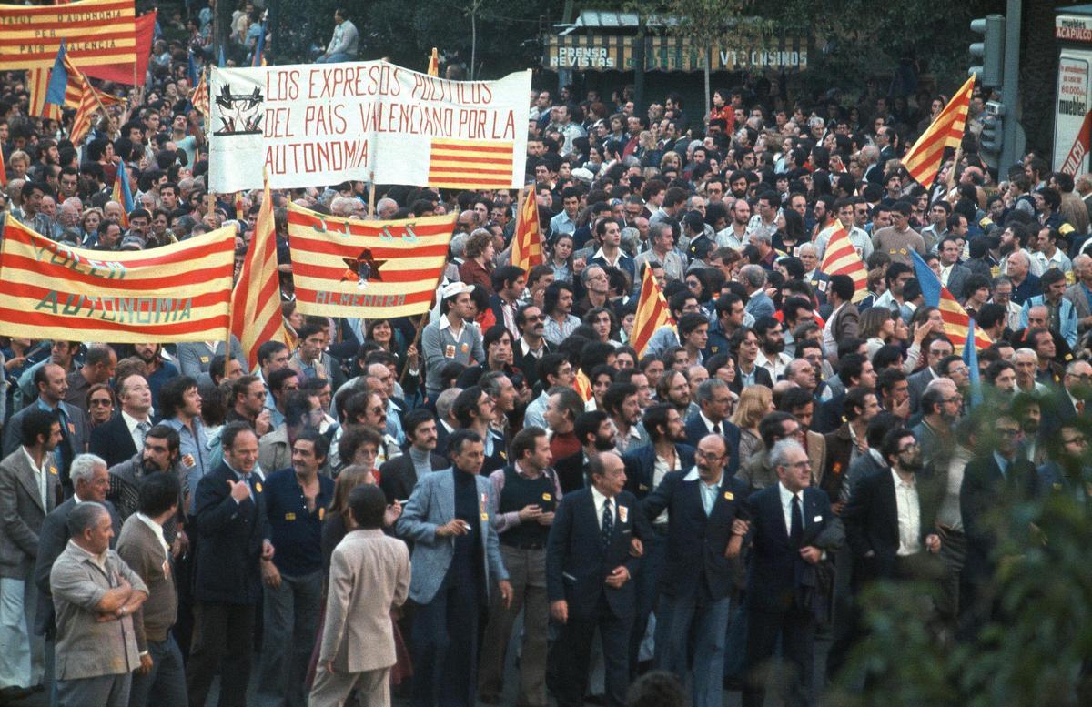 Una imagen de la manifestación de 1977 para reclamar un Estatut de Autonomía en València
