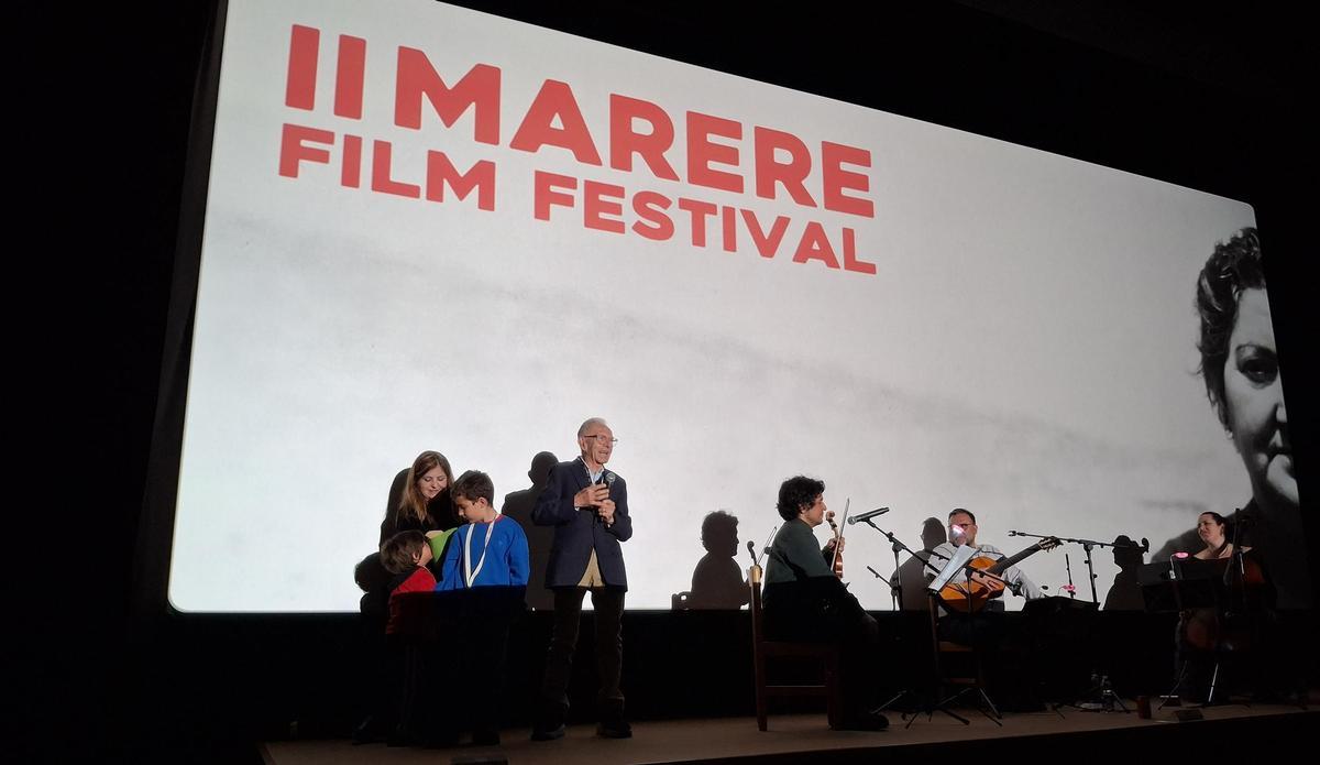 Antonio Català recibió el homenaje de sus nietos y de la gran familia del cine