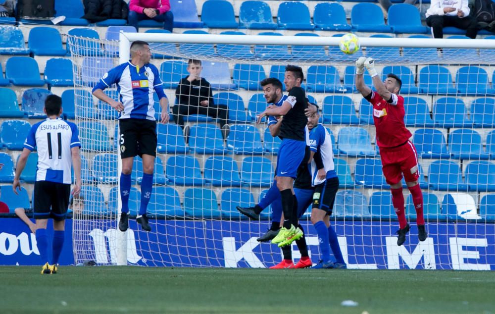 Los blanquiazules desperdician la oportunidad de huir del descenso y no pasan del empate ante un Andorra con uno menos desde el 52'