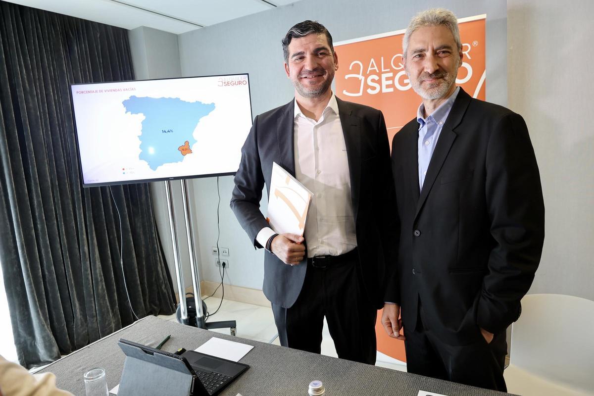 David Caraballo y Gerardo Neistar, CEO y director de comunicación de Alquiler Seguro, este miércoles en Murcia.