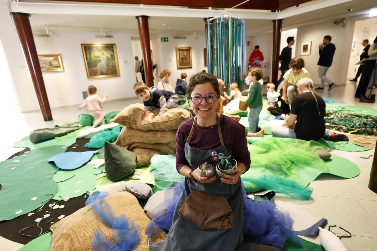 El arte y el juego infantil, de la mano en el Museo Piñole de Gijón para celebrar el Día de los Museos, en imágenes