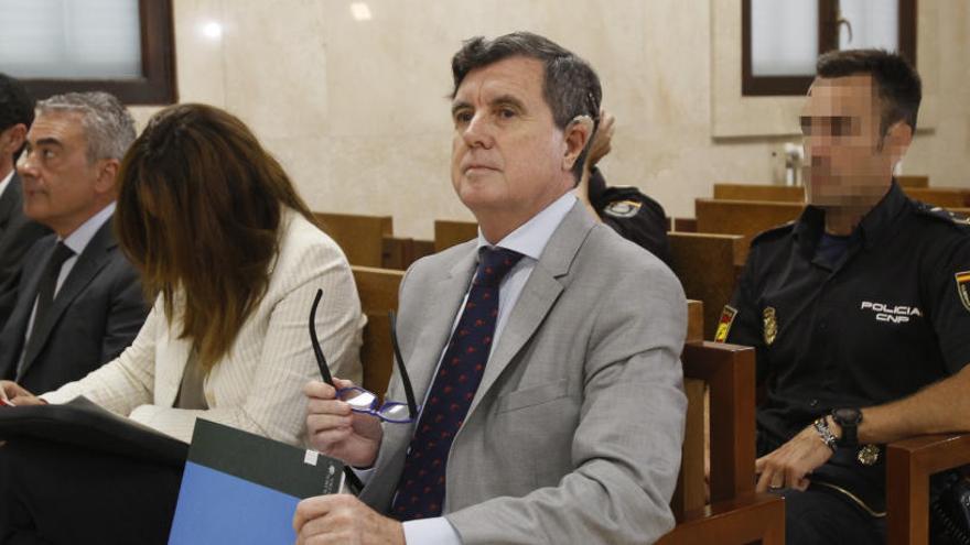 El expresidente de Baleares Jaume Matas, se sienta en el banquillo de los acusados de la Audiencia Provincial de Palma por el caso Son Espases.