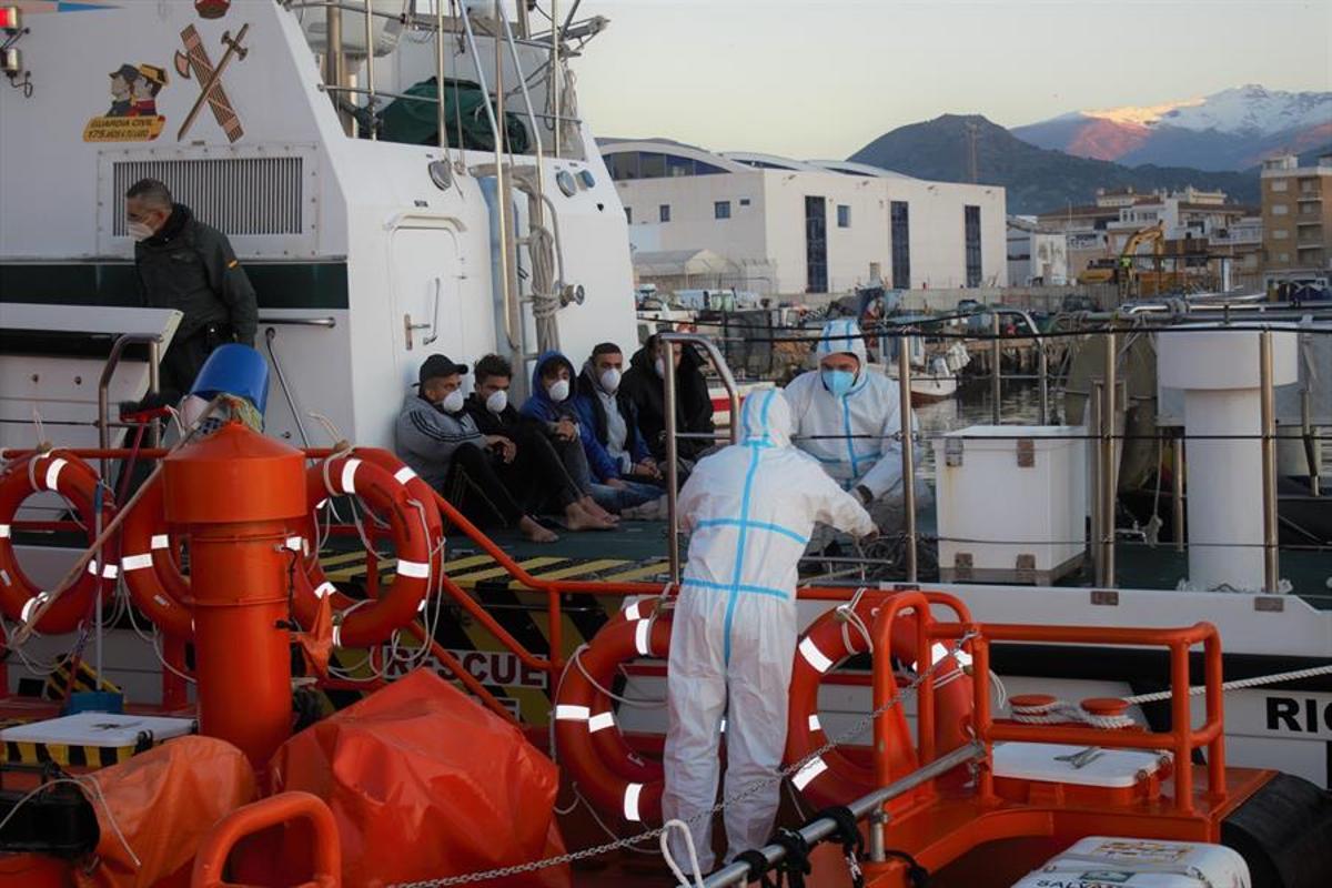 Rescatats 18 immigrants a prop de les costes de Granada